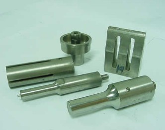 潍坊模具厂专业解析 压铸模具价格、铝合金压铸模具及配件全览